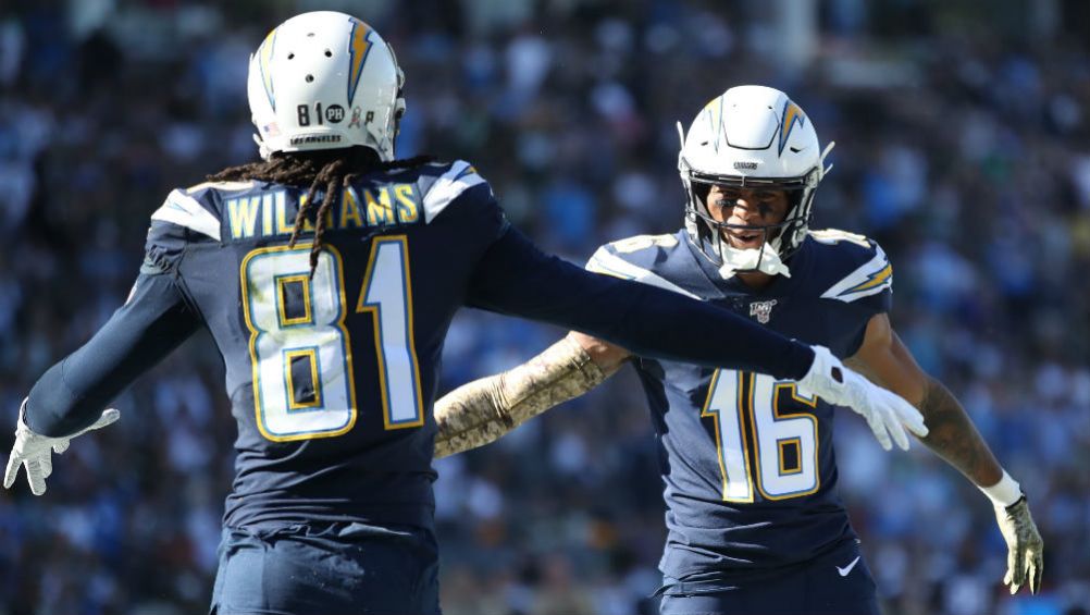 Chargers festeja durante un partido