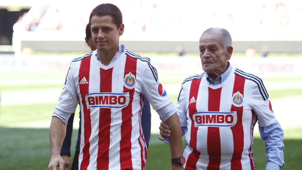 Tomás Balcázar junto a Javier Hernández, su nieto