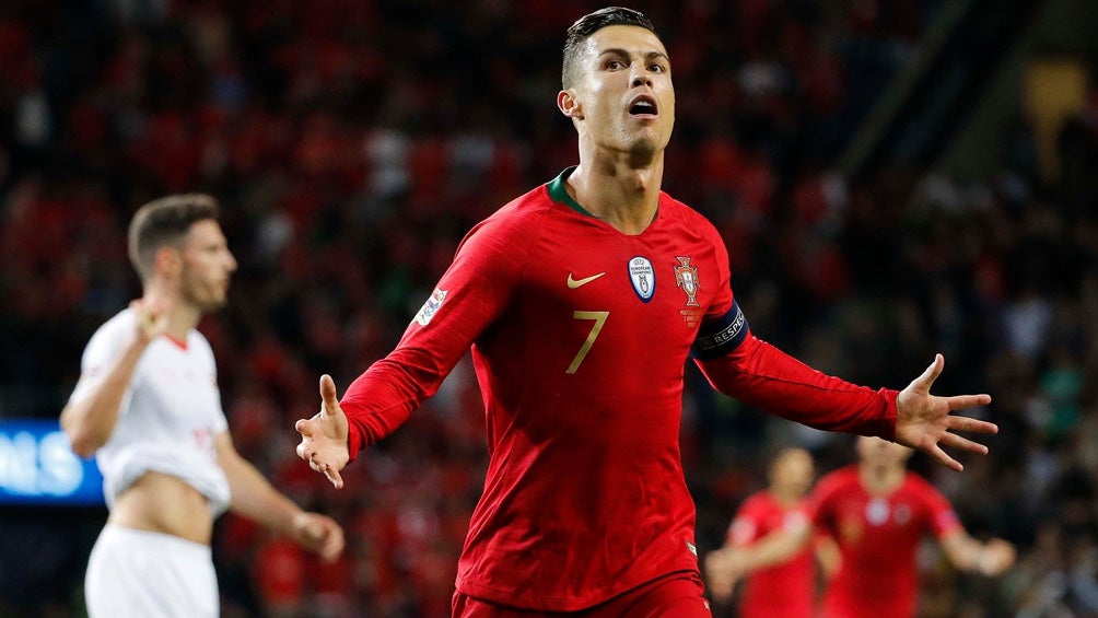 Cristiano Ronaldo festeja un gol con Portugal 