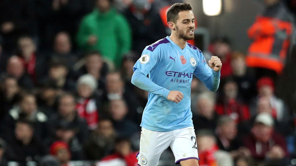 Bernardo Silva durante un duelo con Manchester City 