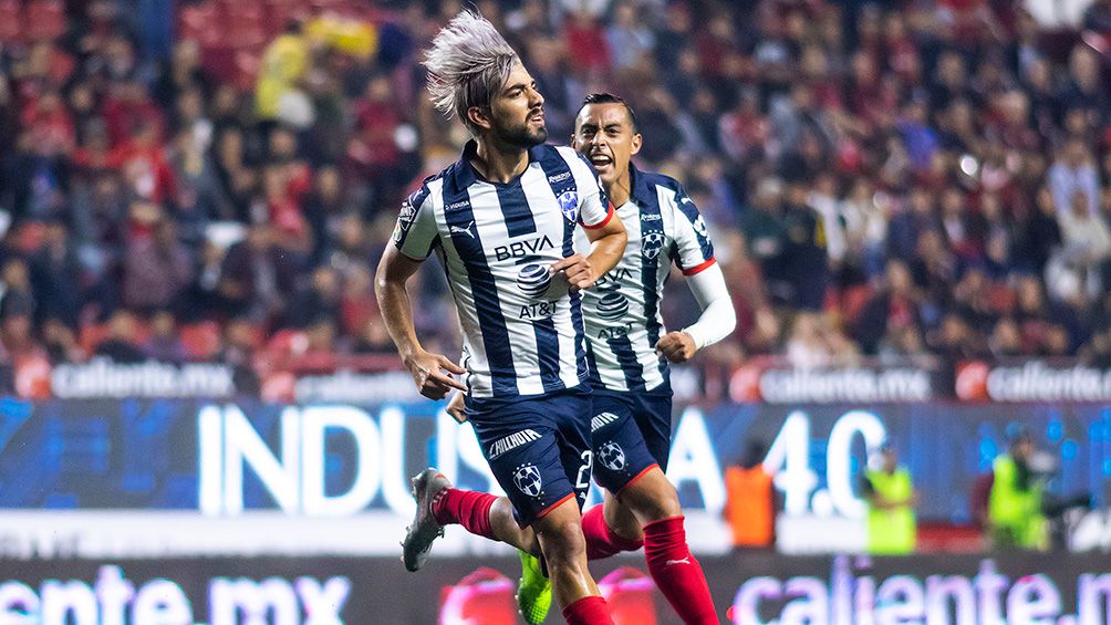 Rodolfo Pizarro festeja un gol con los Rayados