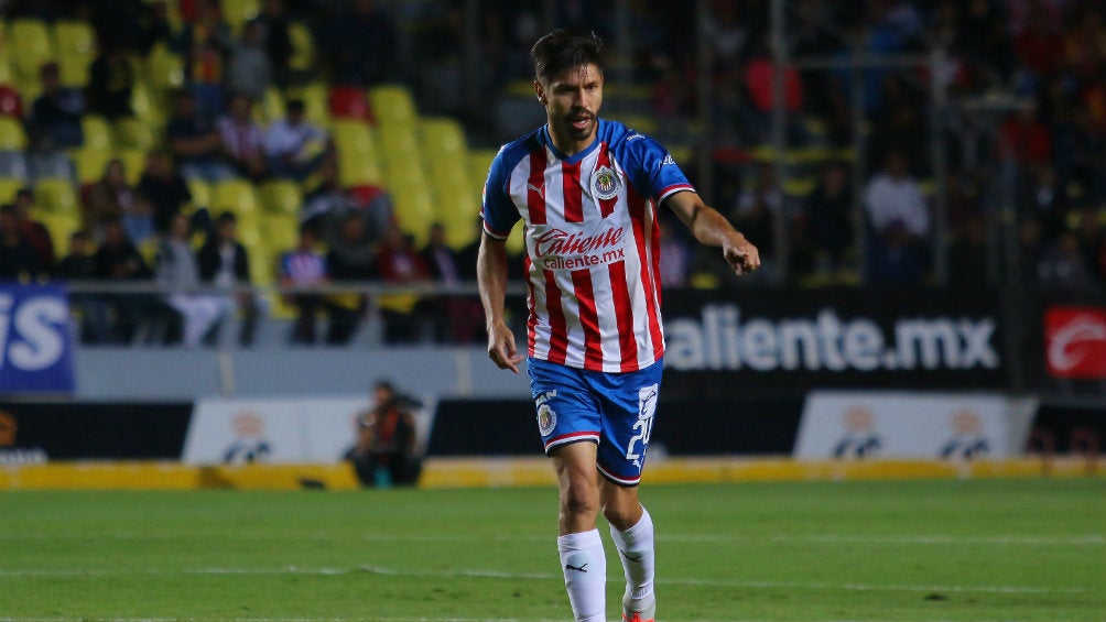 Oribe Peralta jugando con Chivas