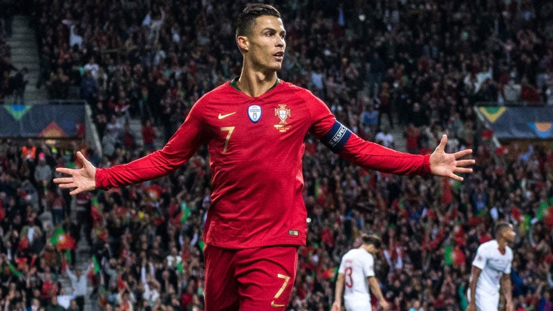 CR7 celebra un tanto con su selección 