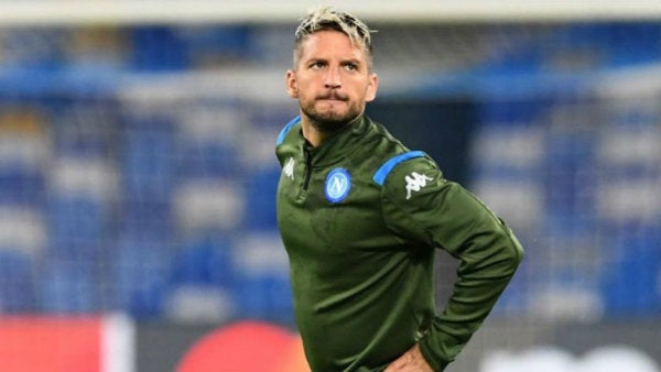 Dries Mertens en calentamiento con Napoli