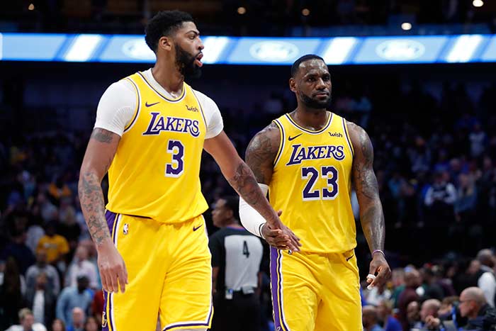 Davis y LeBron, en un partido