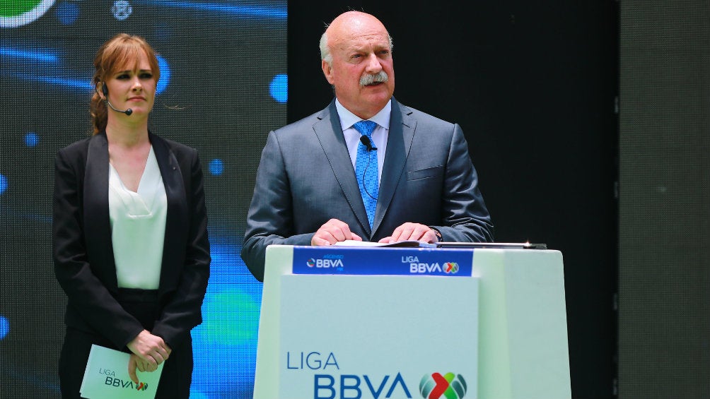 Enrique Bonilla durante un evento de la Liga MX