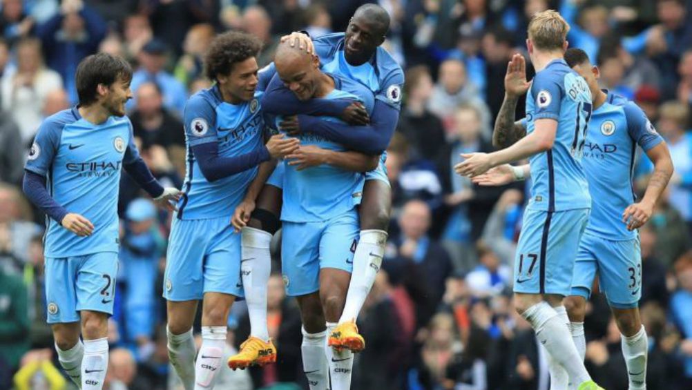 Jugadores del Manchester City celebrando una anotación