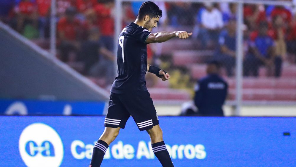 Raúl Jiménez celebrando su anotación ante Panamá