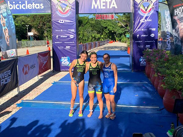 El podio del Triatlón de Xel Há en la rama femenil 