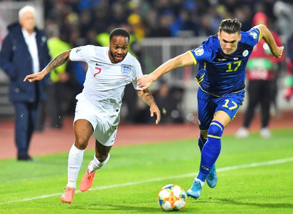 Sterling en acción con Inglaterra ante Kosovo