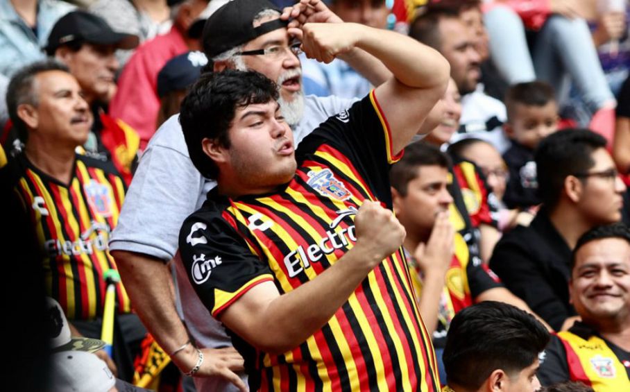 Afición de Leones Negros en partido del Ascenso MX