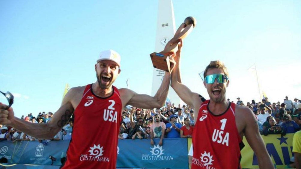 La dupla de Estados Unidos celebra la victoria