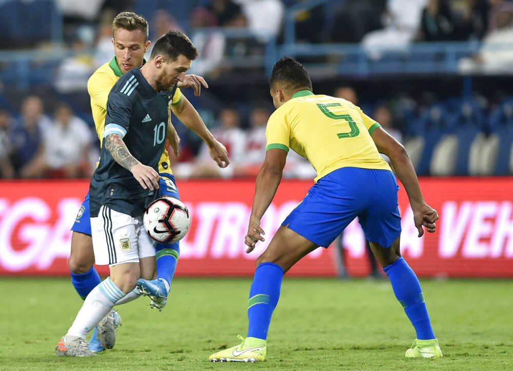 Messi conduce la redonda en duelo frente a Brasil