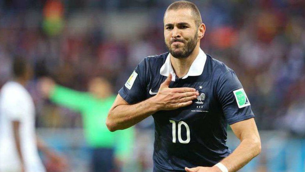 Benzema festeja una anotación con Francia