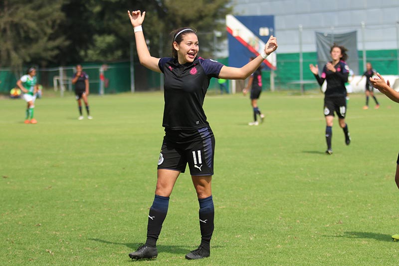 Norma Palafox celebra un gol de Chivas