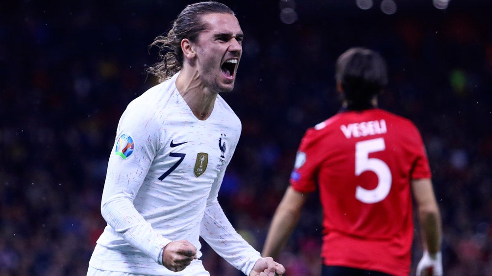 Antoine Griezmann celebra un tanto con Francia 