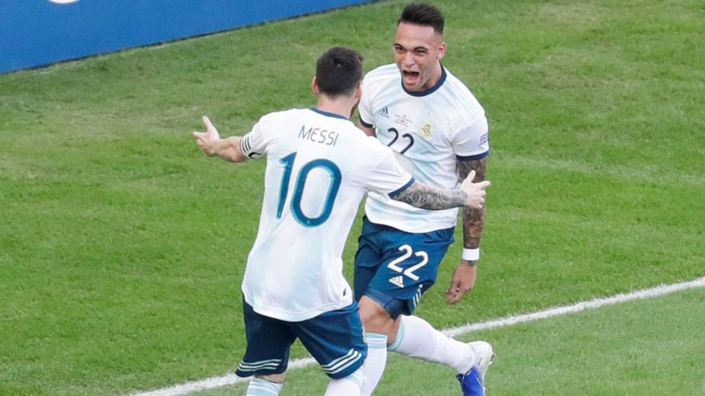 Lautaro y Messi celebran una anotación con Argentina 