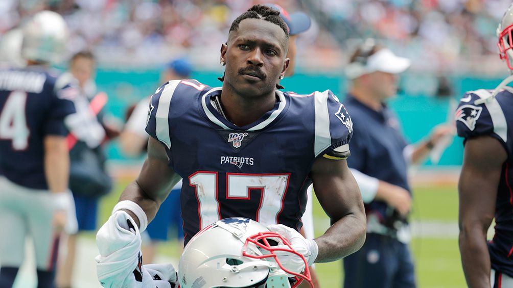 Antonio Brown en un partido con Patriots