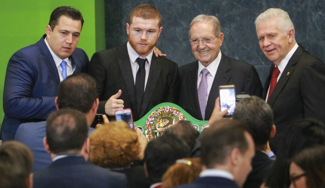 Eddy Reynoso, Saul Alvarez, Olegario Vazquez Raña y Carlos Padilla Becerra, durante la entrega del Premio Nacional del Deporte 2018,