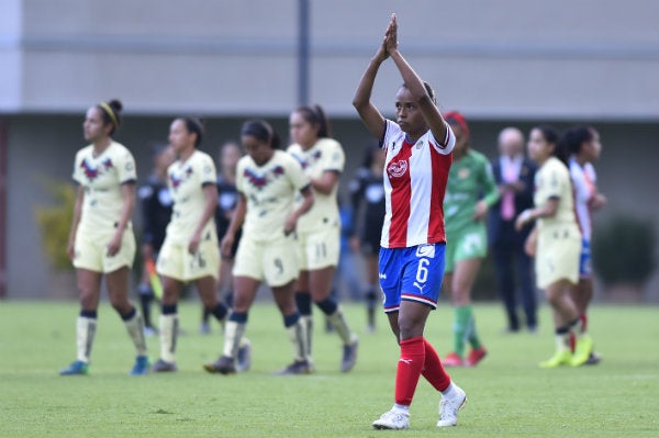 Acción en los Cuartos de Final entre Chivas Femenil y América