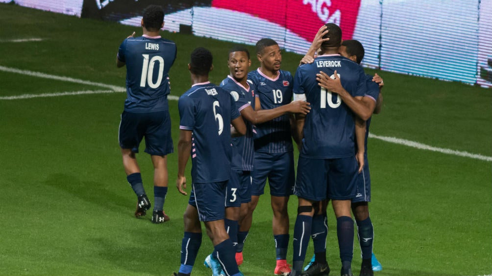 Jugadores de Bermudas festejan anotación frente al Tri