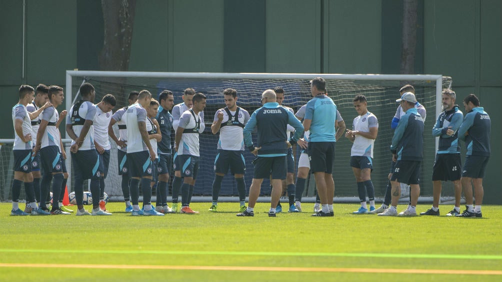 Jugadores de Cruz Azul durante la práctica matutina