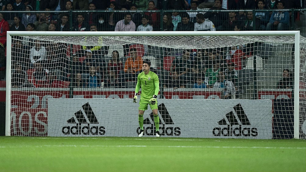 Hugo González en el partido entre México y Bermudas