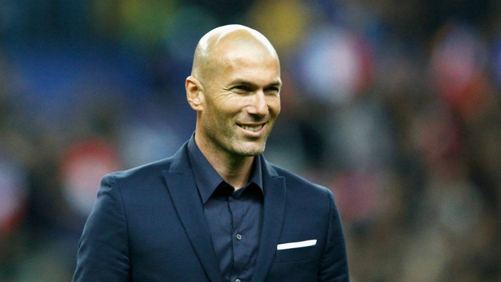 Zidane dirigiendo al Real Madrid