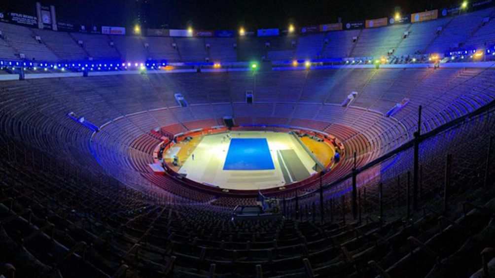 Cancha de tenis en la Plaza México