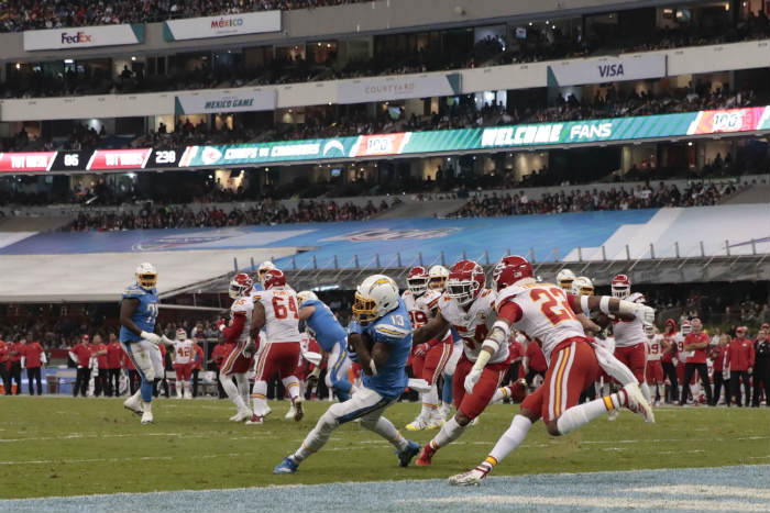 Acción del Chiefs vs Chargers