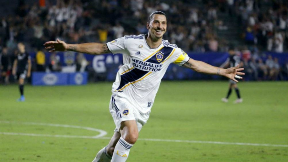 Zlatan celebrando una anotación con LA Galaxy