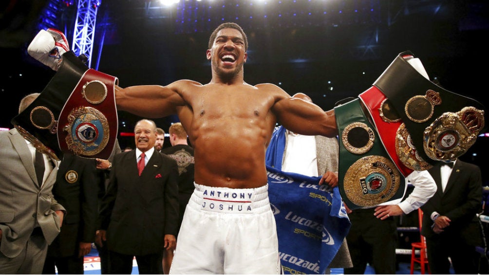 Anthony Joshua celebrando 