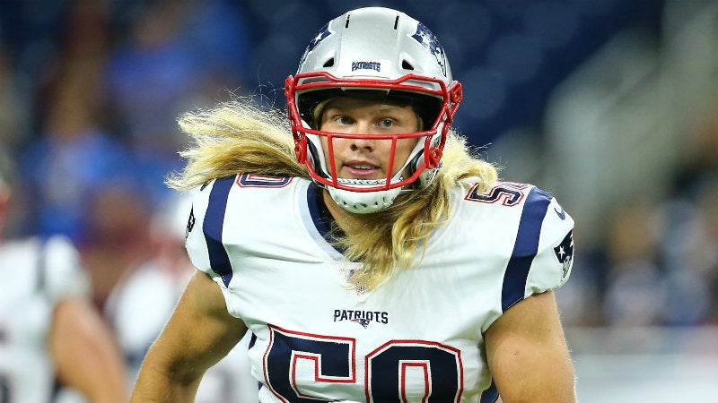 Chase Winovich en partido de la NFL