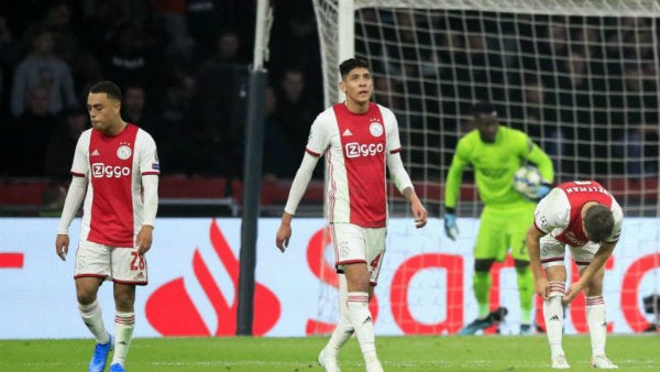 Edson Álvarez en acción con Ajax