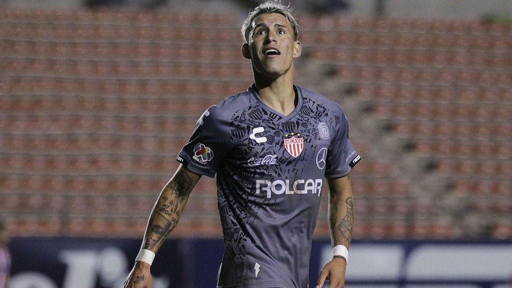 Cristian Calderón durante un juego del Necaxa