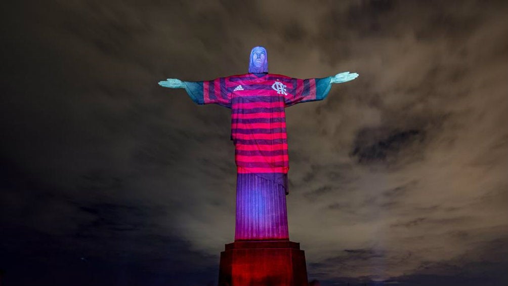 El Cristo Redentor con la playera del Flamengo