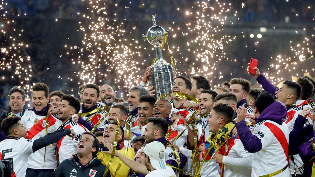 River Plate levantando la Copa Libertadores 2018 en el Santiago Bernabéu