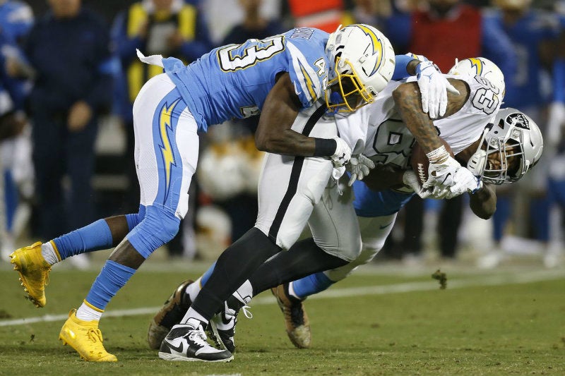 Michael Davis en partido con Chargers