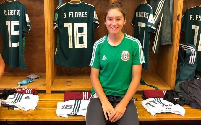 Silvana Flores con la Sub17