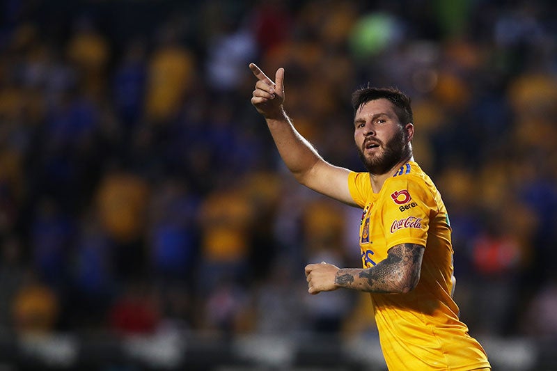 André Pierre Gignac celebra un gol de Tigres