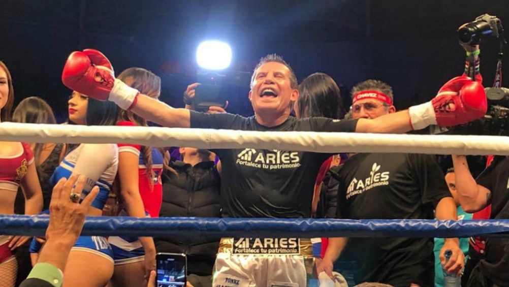 Julio César Chávez al final de la pelea ante Jorge Arce