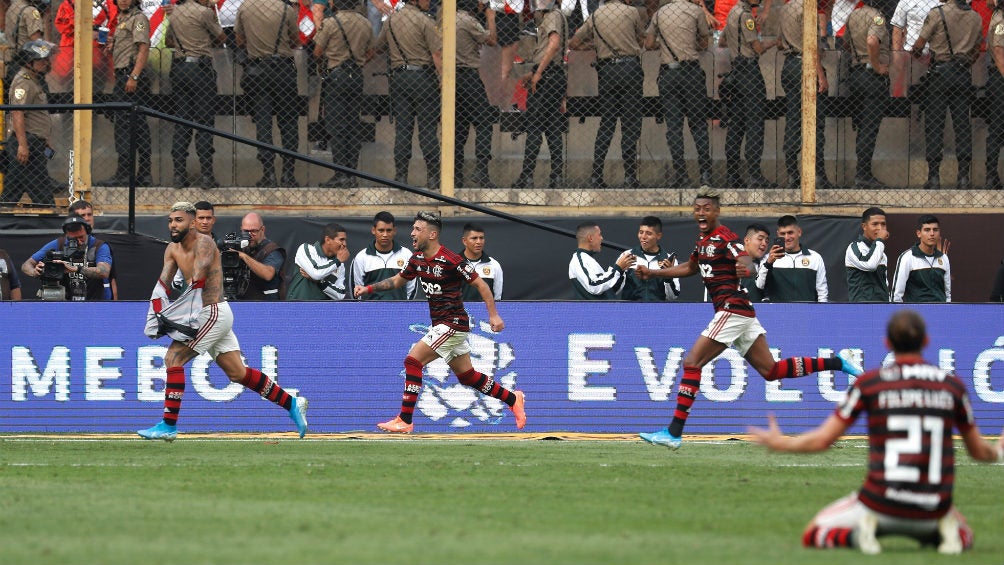 Gabriel Barbosa celebrando un gol en la Final de la Copa Libertadores