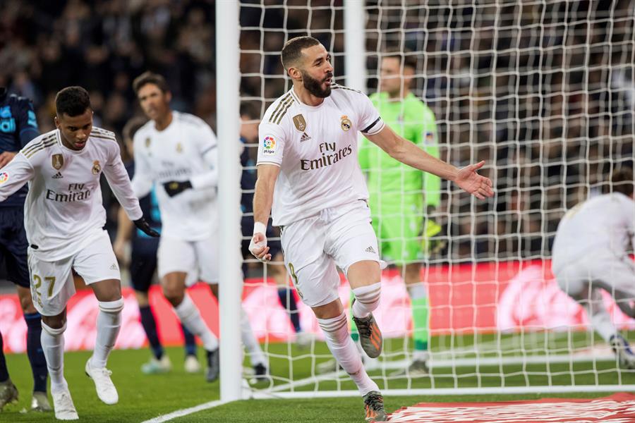 Benzema festeja una anotación sobre la Real Sociedad