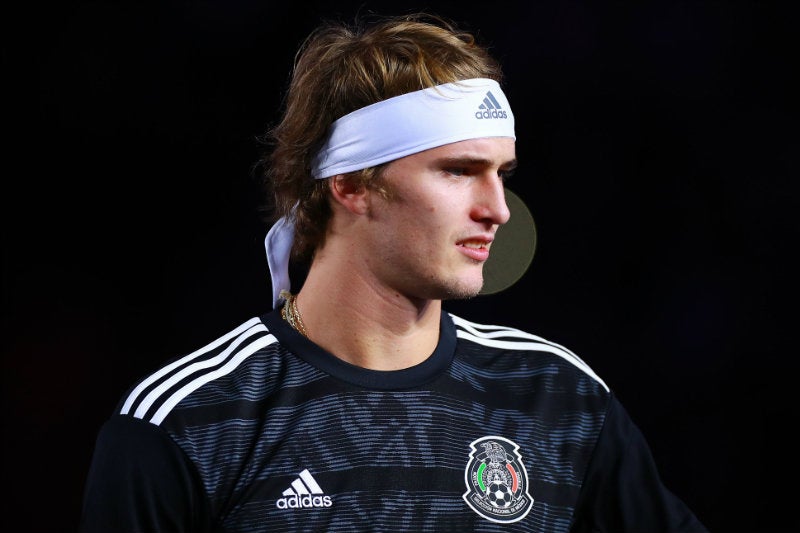 Zverev protando playera de la Selección Mexicana