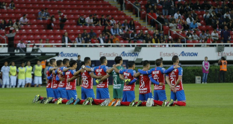 Chivas durante el minuto de silencio