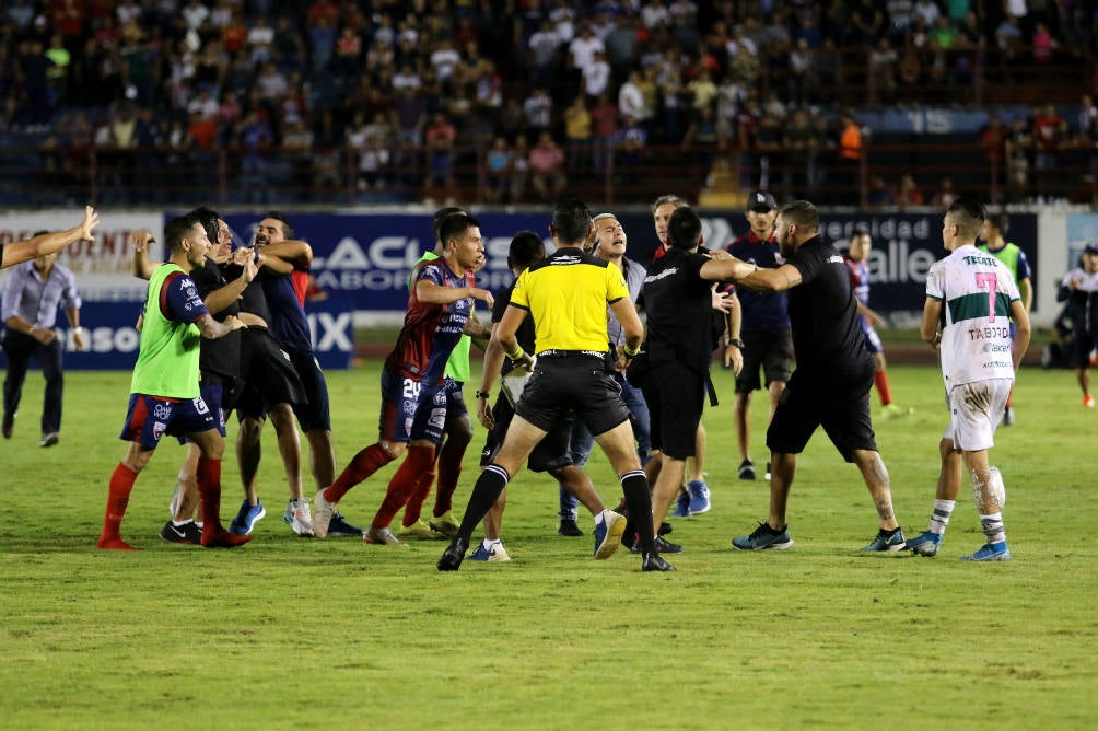 Problemas al final del partido entre el Zacatepec y Atlante