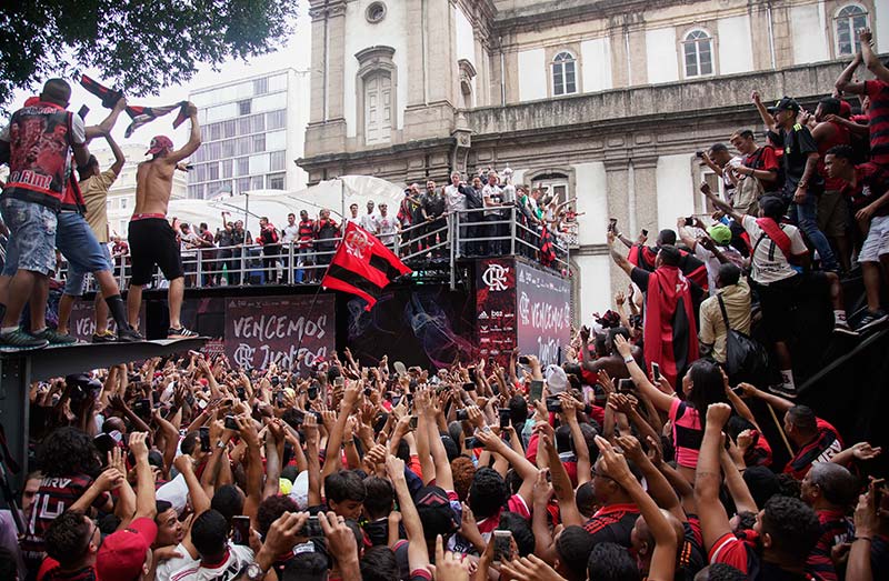 Afición de Flamengo aclama a los campeones