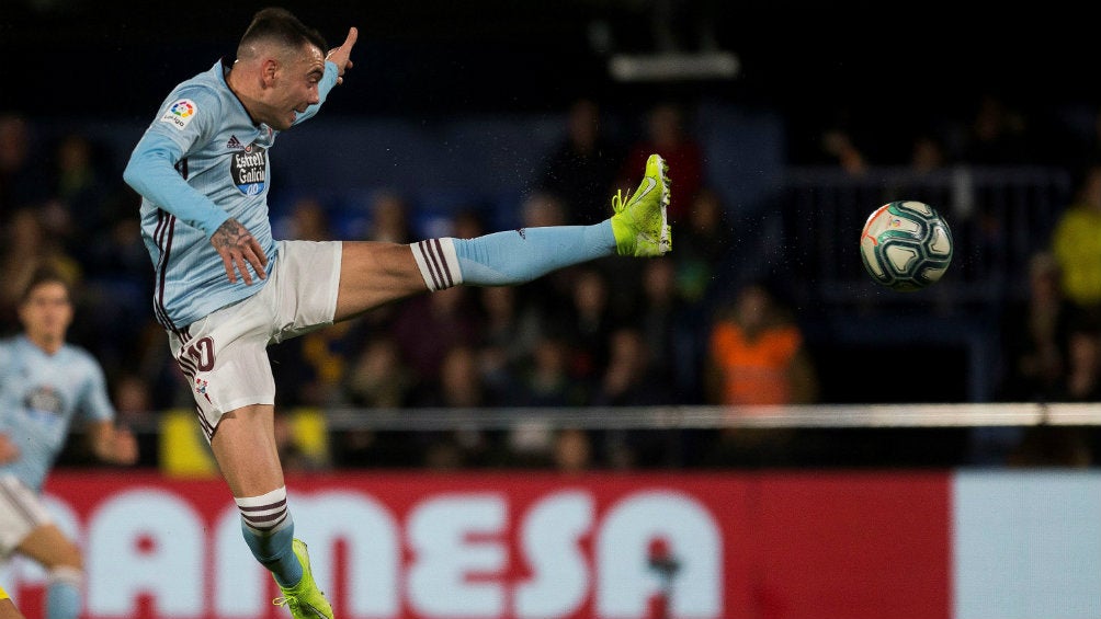 Iago Aspas recibiendo un esférico con Celta de Vigo