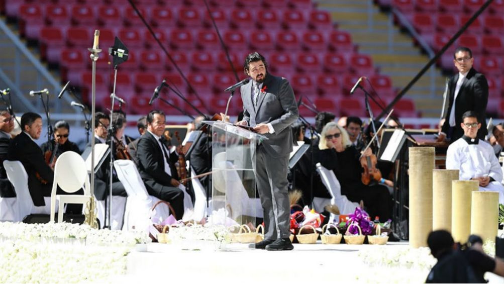 Amaury Vergara en la misa en honor a Jorge Vergara en el Estadio Akron