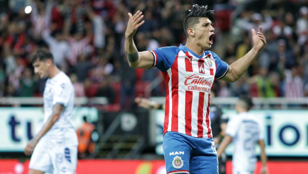 Pulido festeja gol con Chivas